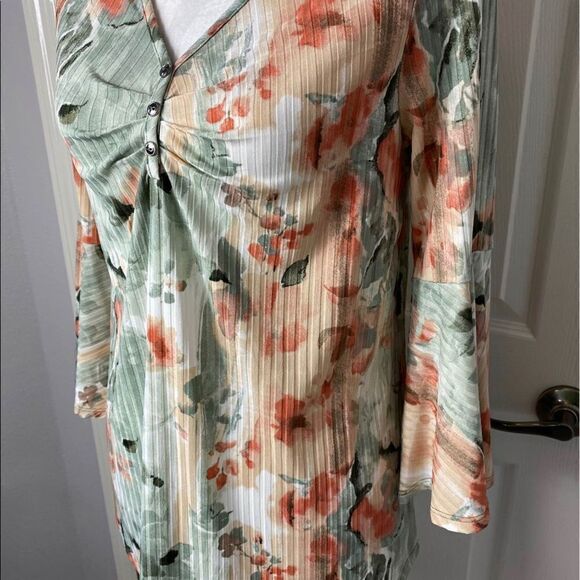 SAMI & Jo Small Woman’s Bell Sleeve Ribbed Watercolor Top - Picture 5 of 8